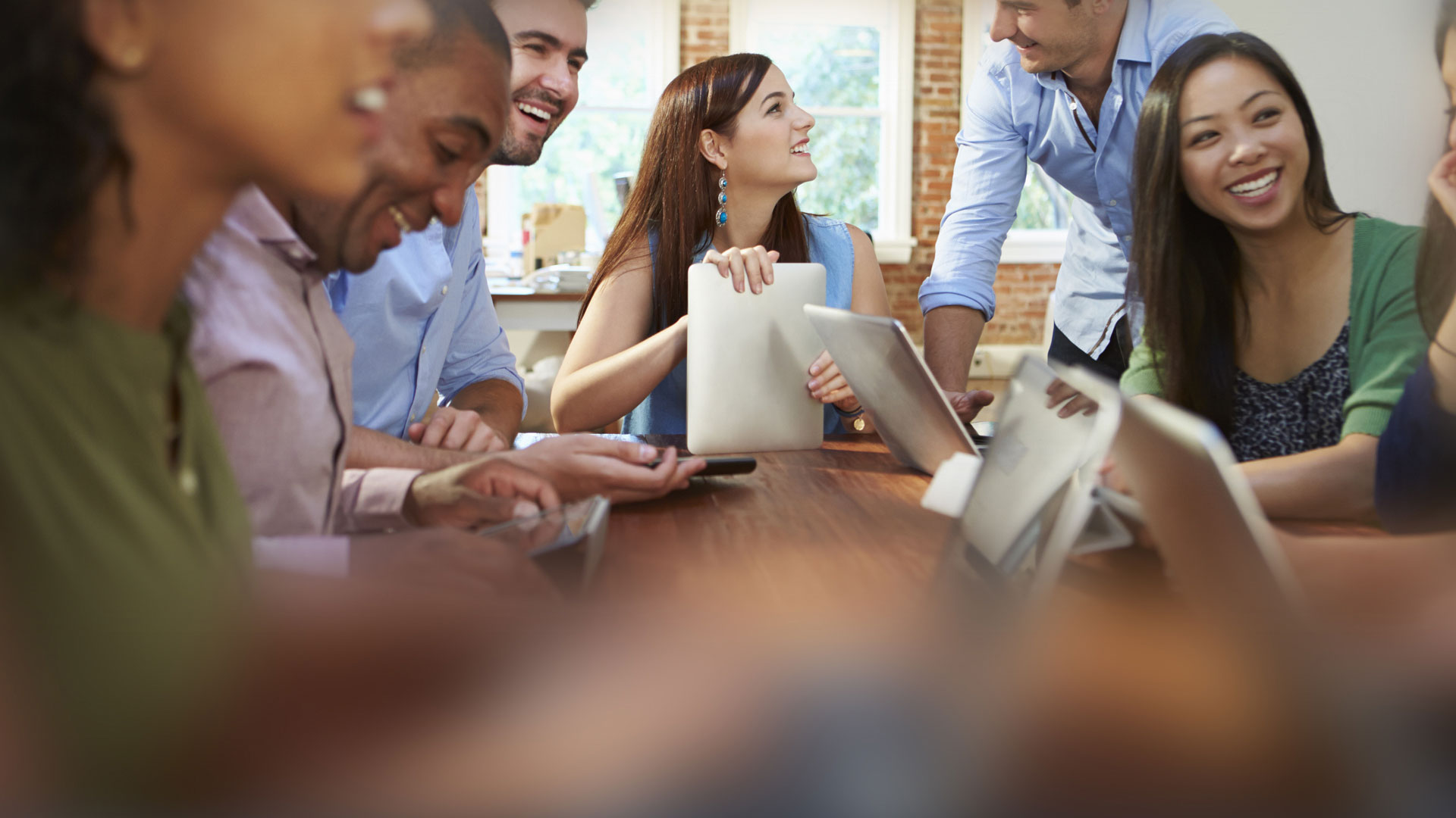 私たちはシステム構築と共に良好な人間関係を構築します